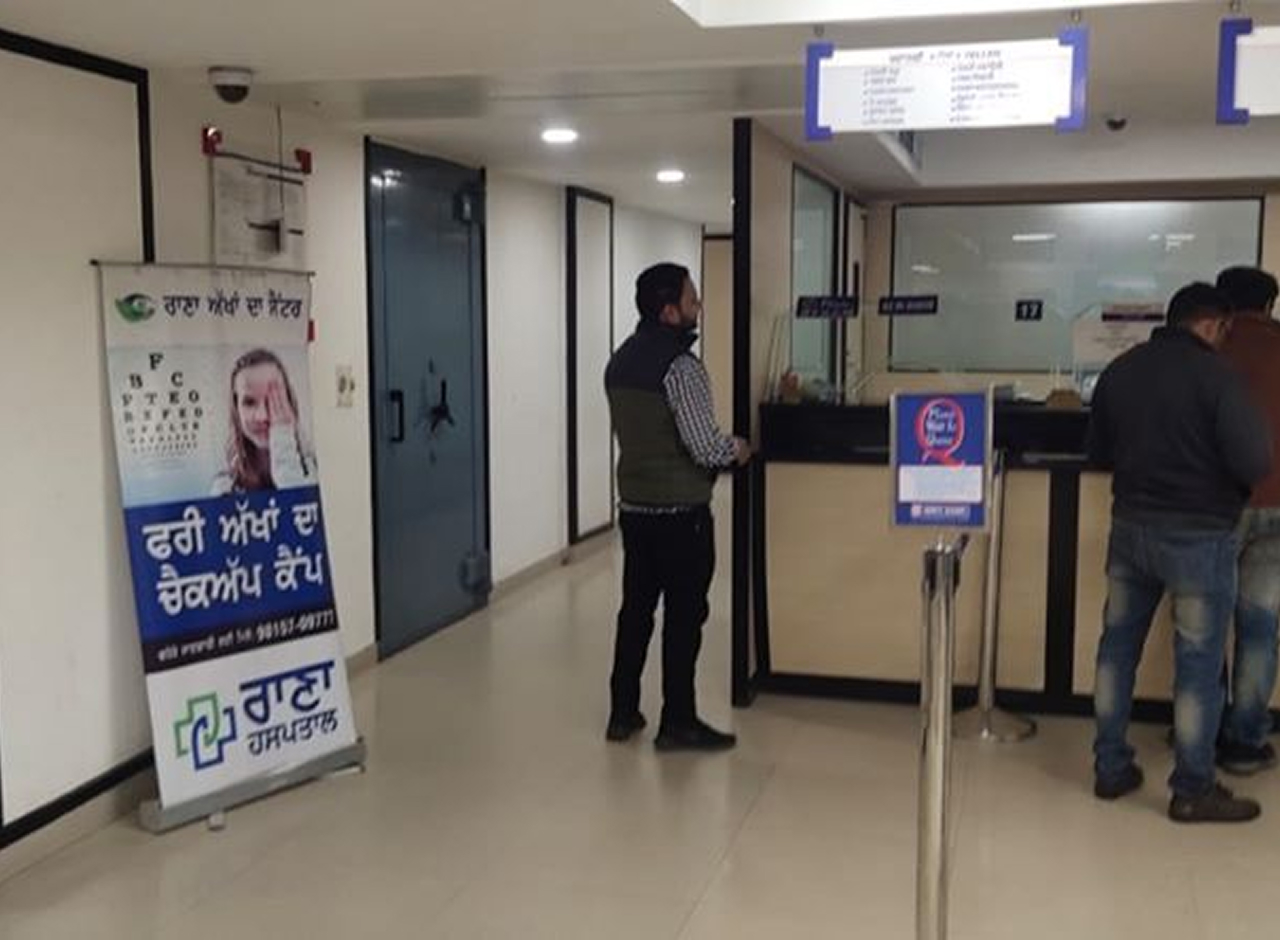 HDFC-Bank-Ferozgandhi-Market-2 1